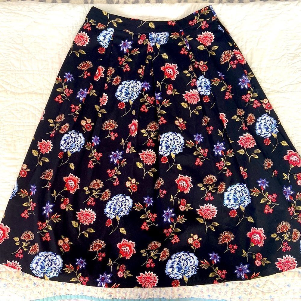 Forever 21 floral skirt size S